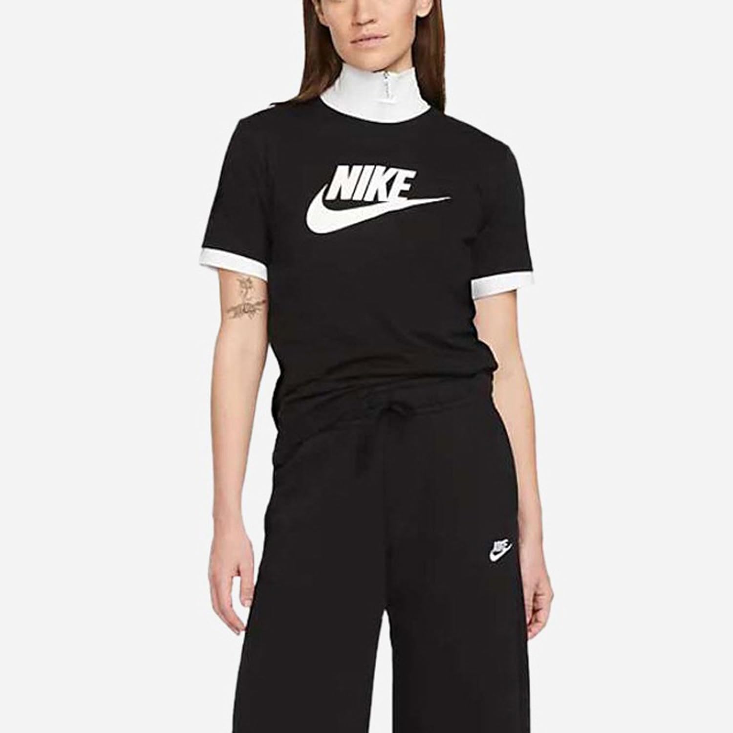 Nike Women's Essntl Icon Futura T-Shirt (pack of 1)