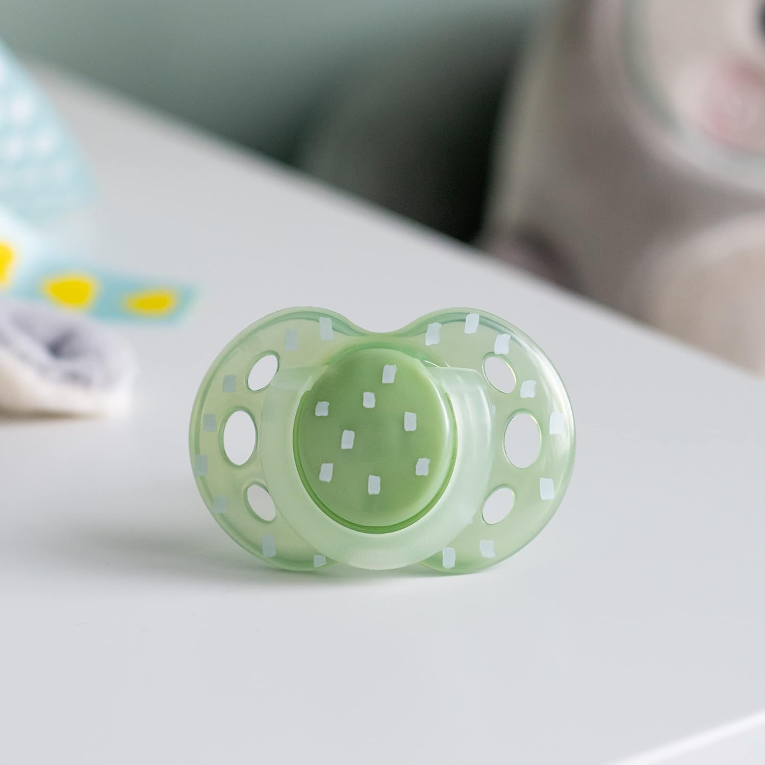 مجموعة لهايات نايت دامي، من السيليكون وخالية من BPA، بتصميم متماثل لتقويم الاسنان، تضيء في الظلام، مناسبة لعمرمن 18-36 شهر، من 6 قطع، من تومي تيبي